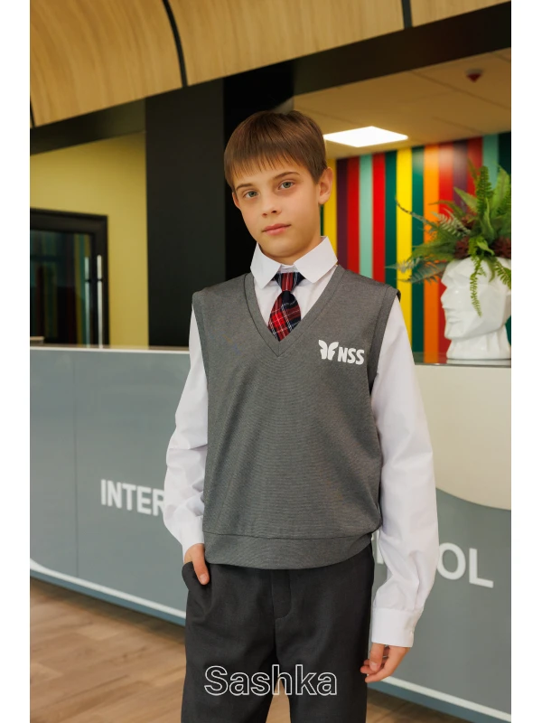 Жилет трикотажний сірий з логотипом школи NSS, розмір 116-146